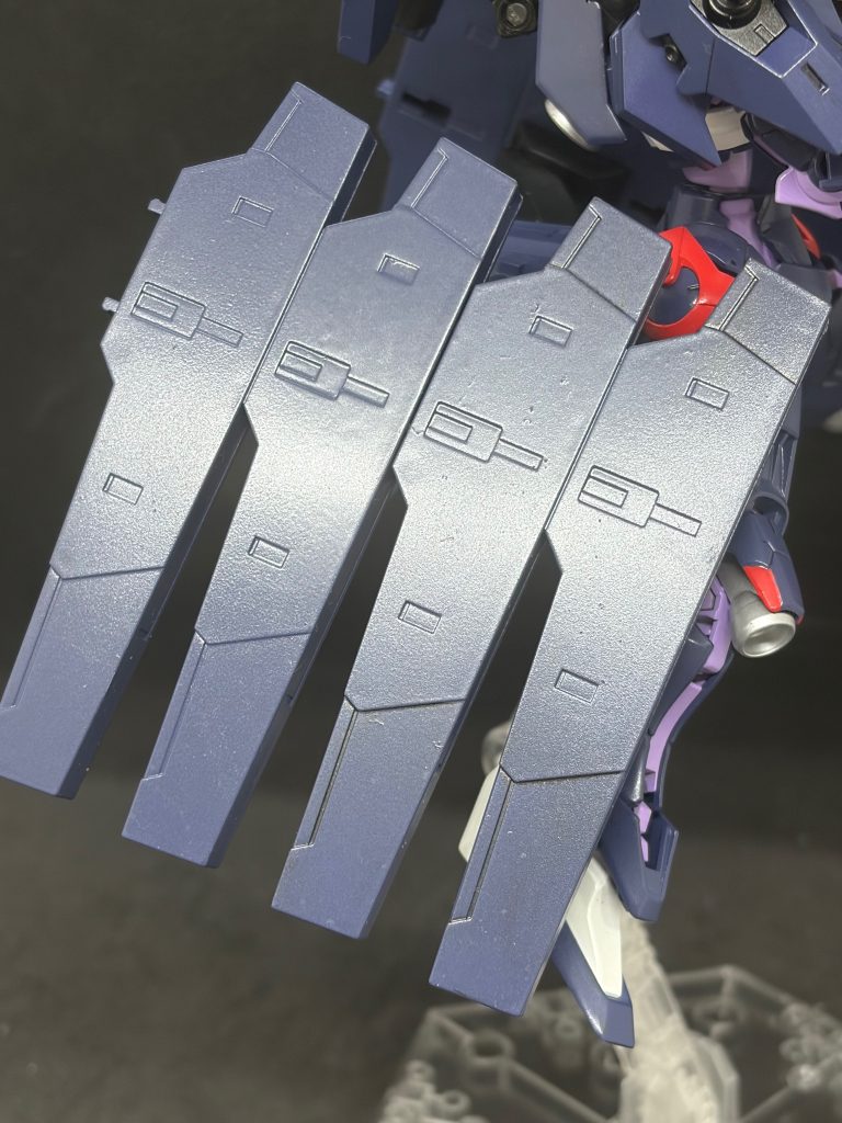 『シールドガンビッド』スカートを模したシールド機能とビッド機能を兼ね備えた武装。