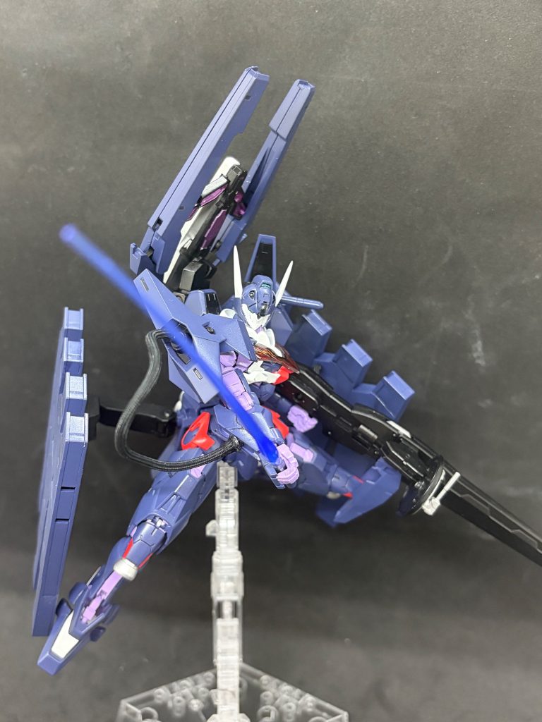 『ビームサーベル』ルブリスGT-Mの共通武装。機体にマウントされている時にはビームキャノンとしても使用することができる。