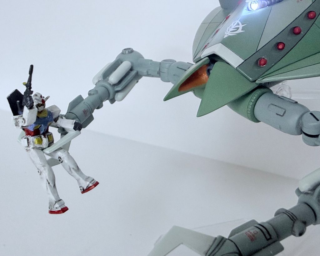 1/550ガンダムの塗装は老眼のオジサンにはこれぐらいが限度かな🤔