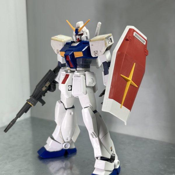 現状での次回作であるマロン社版ガンダム、大体形になりました。結構ヒロイックになった感。こんだけデザインが違うものでもRX-78-2！（2枚目）