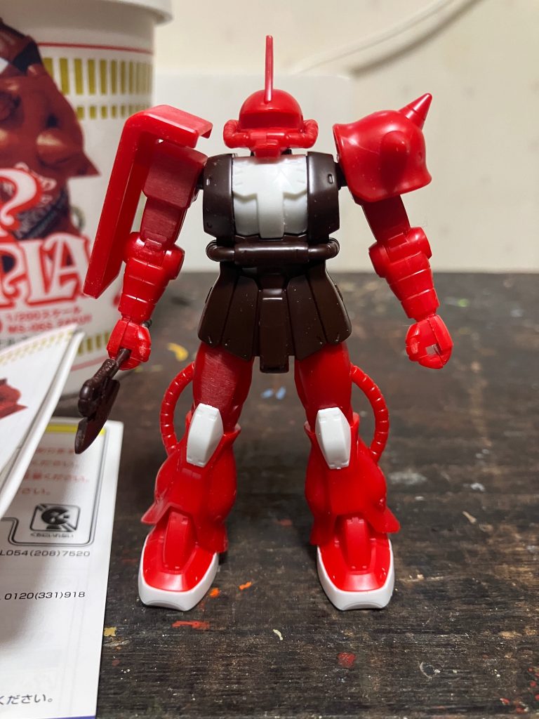 １／２００　です。カップヌードルのカップに入ってました。熱湯を注いで３分待ったら、素組が出来てました。(大嘘)