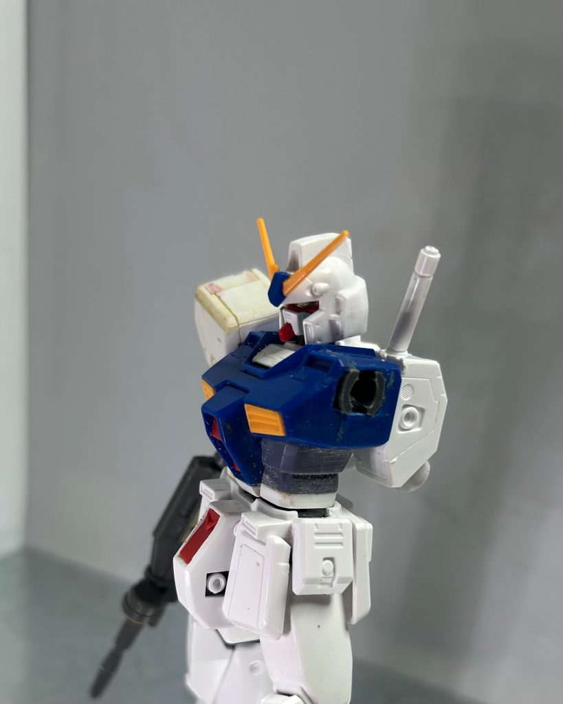 頭部。アレックスのヘルメットに推定ストフリのフェイスを組み合わせました。胴体。胴体が詰まって見えるのでお腹を２ミリ延長。首を１ミリ延長。肩の軸をボールジョイントの受けに変えました。元よりも自由度はかなり上がってます。