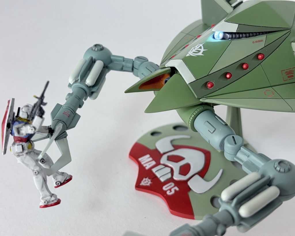 1/550ガンダムの塗装は老眼のオジサンにはこれぐらいが限度かな🤔