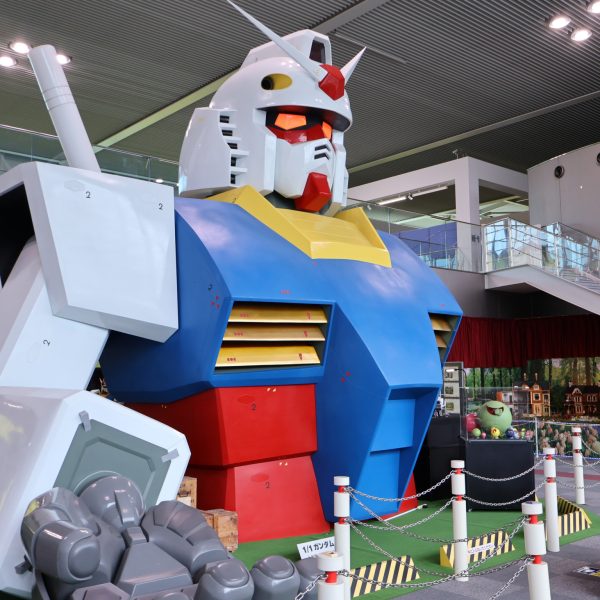ほらそこに実物大ガンダム