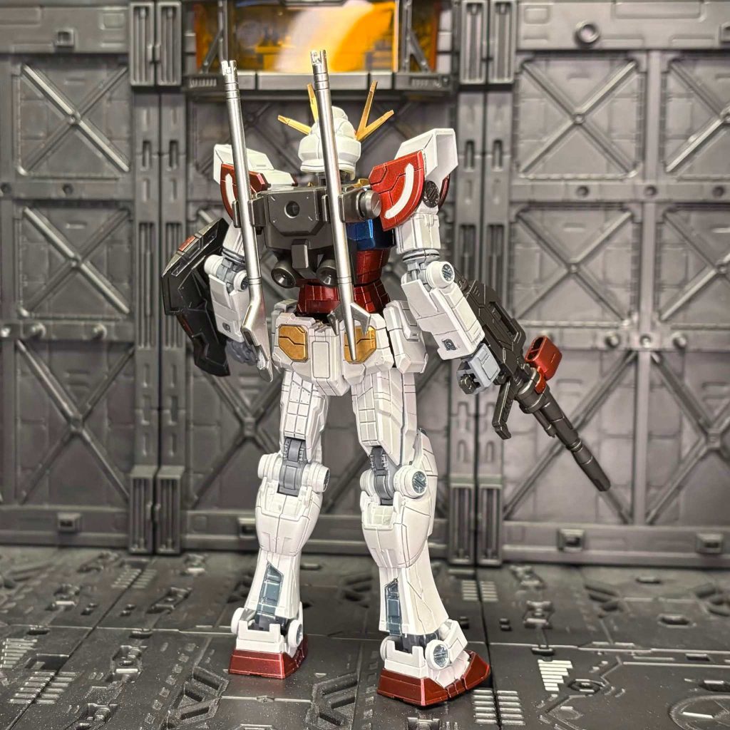 素のラーガンダムです。EG万博ガンダムをベースにラーガンダムの新規パーツを組み込み。膝だけは追加アーマーが干渉してしまったためそのまま。同じEGなだけあって微調整程度で付けれるので助かりました。