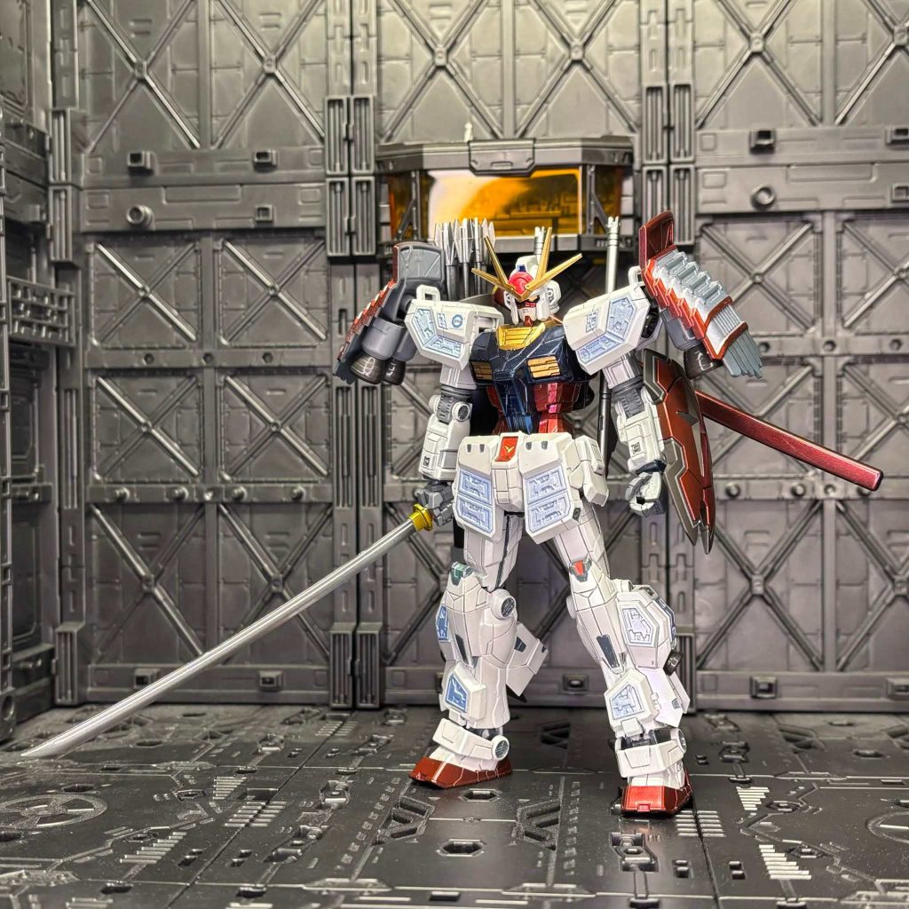 追加アーマー姿です。ラーガンダムや万博ガンダムを武者頑駄無風にしてる方は自分含めいっぱいいますが、同じだと面白くないと思ったので小さい頃に父親に買って貰ったファーストガンダム大将軍風にしよう！と決めました。ファーストガンダム大将軍をイメージして肩鎧と大太刀、弓を装備。