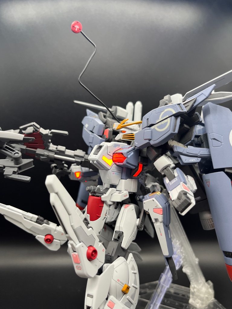 ついでに頭部インコムも射出！サイコフレーム積んでるならファンネルでいいのでは？と考えなくもない( ͡° ͜ʖ ͡°)