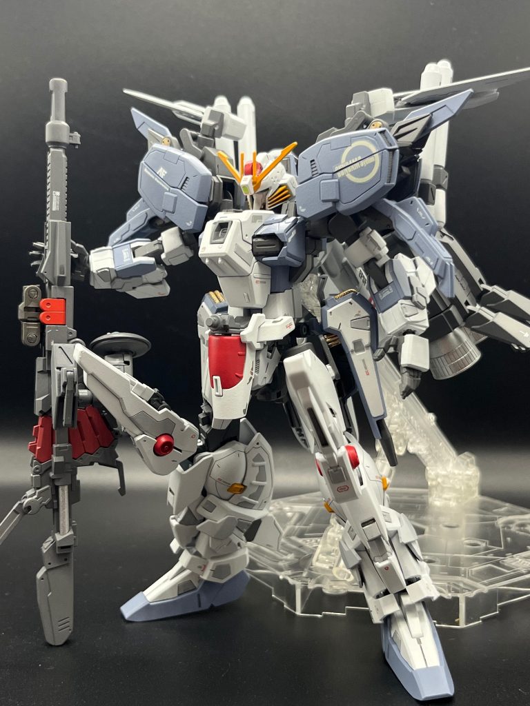 機体番号としてはSガンダムの5番機にあたるがサイコフレーム稼働時の機体への負荷を考慮し、設計段階で分離、可変機構を除外し新規フレームをもとに開発された機体。教育型コンピューター・ALICEのバックアップ、「アリス・コピー」をサイコフレームのメインプロセッサーとして搭載し、サイコフレームを含む機体制御、パイロットの補助を担うほか学習などを行います。