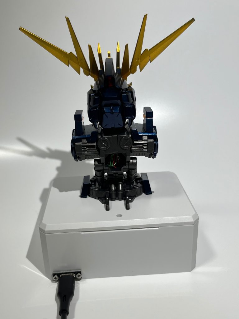 後ろType Cケーブルで点灯します