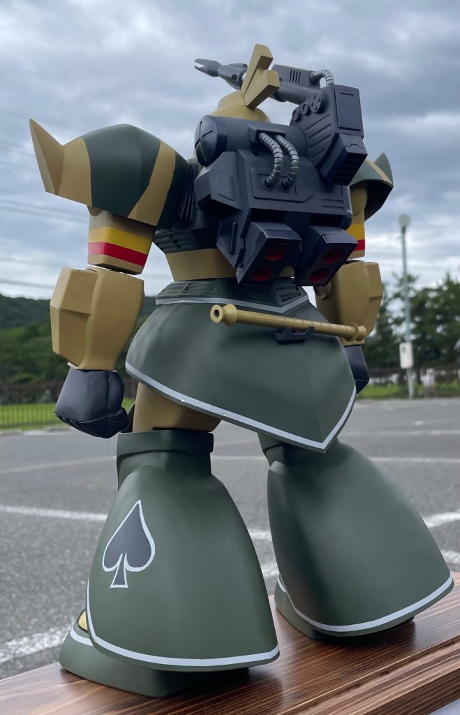 デカールは劣化していた為、マーキングは全て塗装で再現しました。