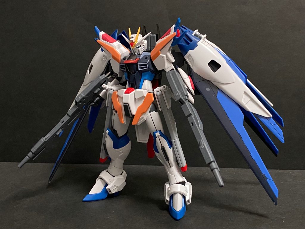 制作途中その2。因みにオレンジの部分はハルートの肩部とフロントスカートを切り刻んだものをそれぞれ貼り付けています。