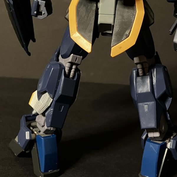 バーザム改特有の脚部スラスター改造中。ダブルゼータのジャンクパーツ埋め込んでみました。マークⅢの名残が色濃く残るプロトタイプバーザムということにしよう。（4枚目）