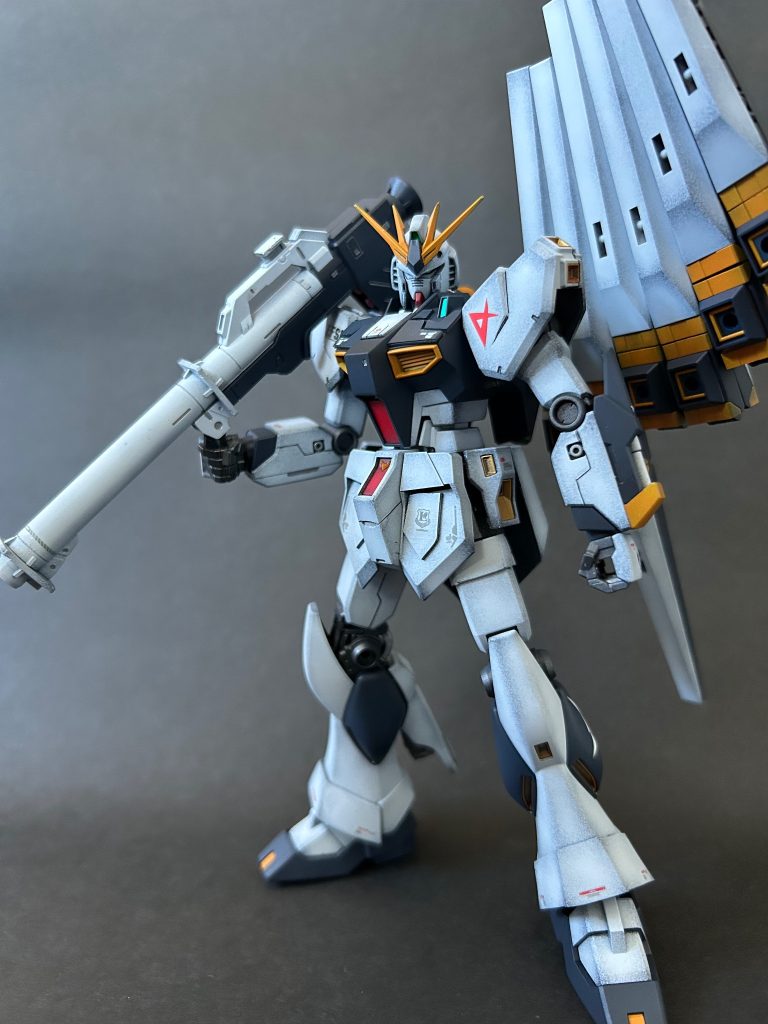 オプションパーツのファンネルも一緒に買ったので。ちょっとガタイが良くなるとバズーカの方が似合うかも。