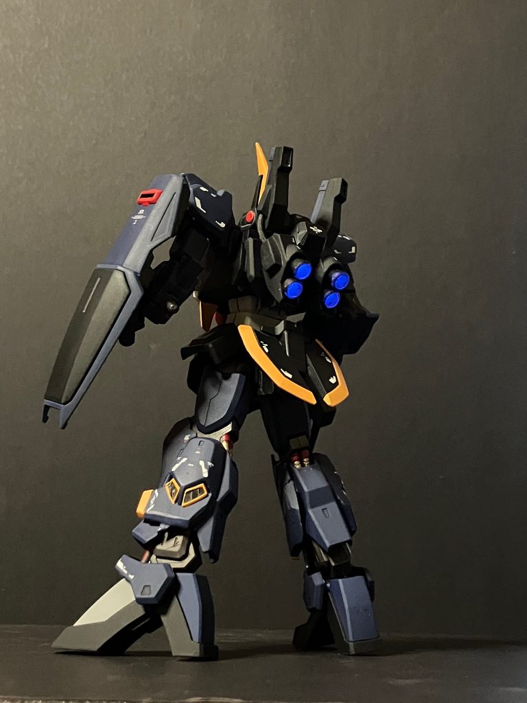 左後部から。スリッパはバーザムでマークⅢのアンクルガードを付けてみました。足長でスタイリッシュに見えます。
