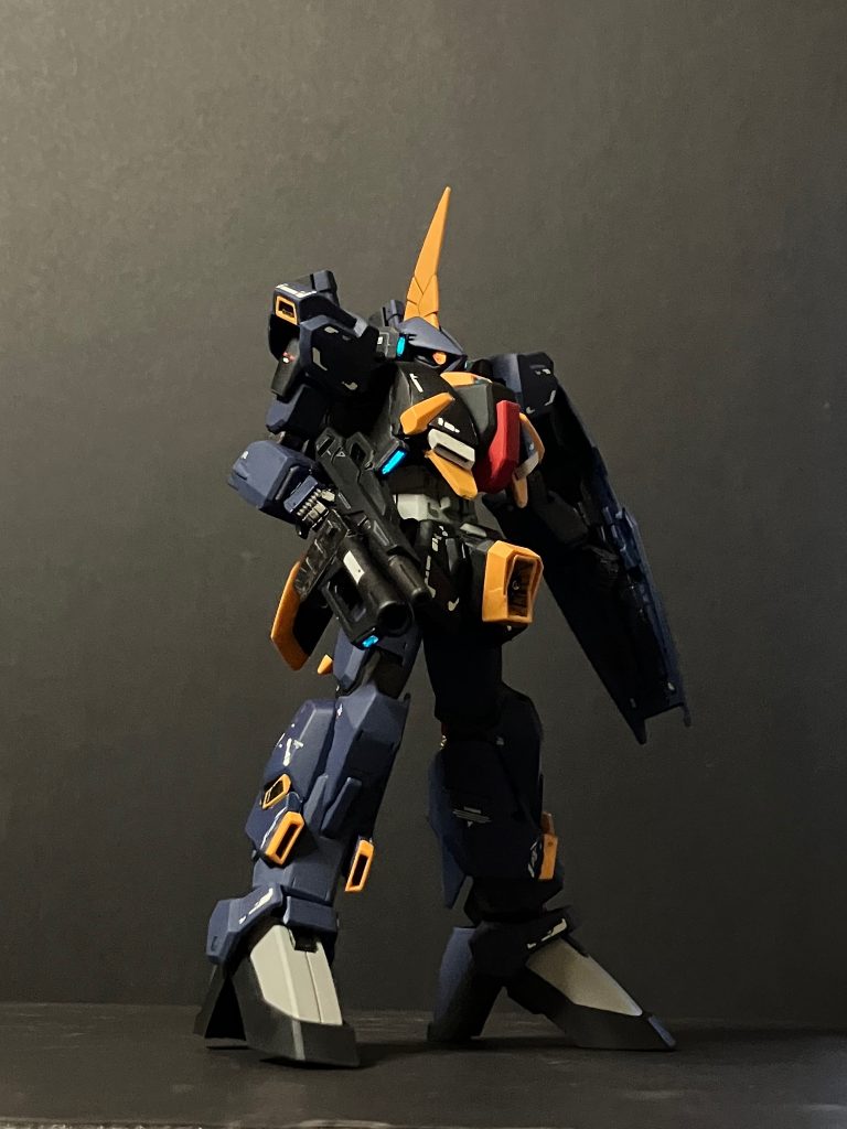左前から。脚のバーニアはZガンダムから拝借。