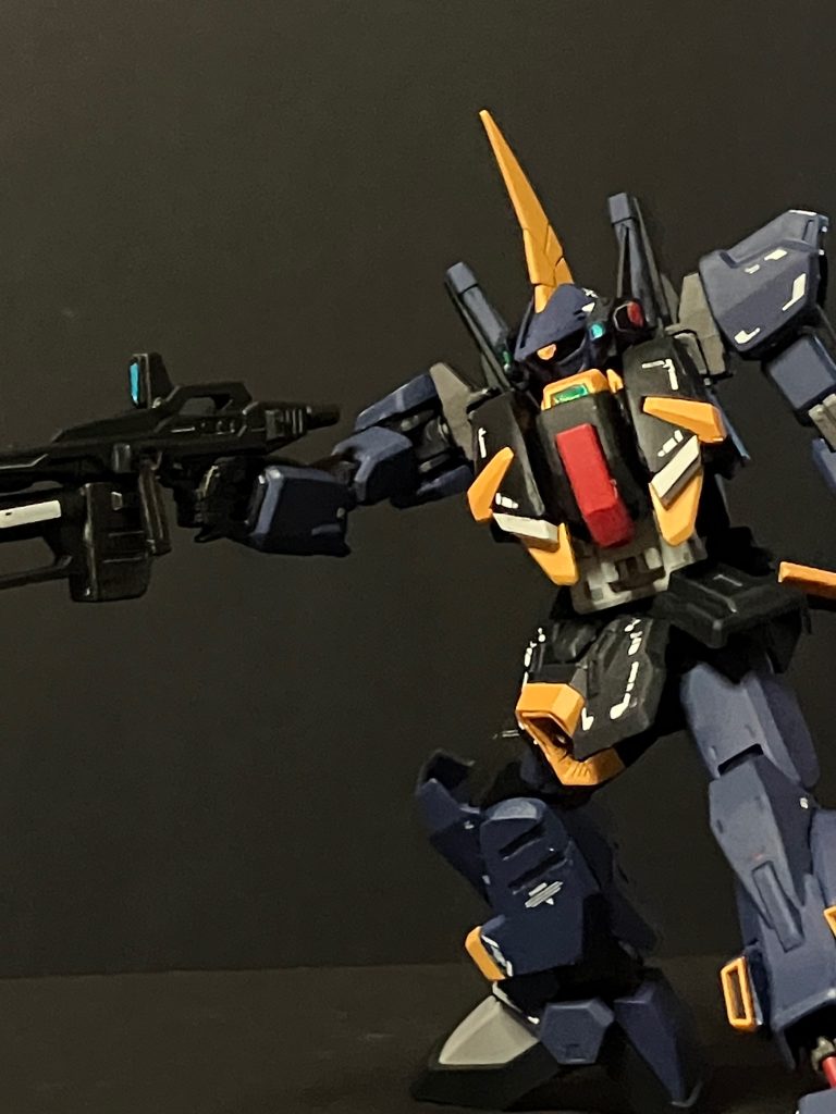 ピームライフルはグレネードランチャー付き。ハイパーばずーかを切り刻んで組み込みました。ライフルエネルギーパック無いよね・・。