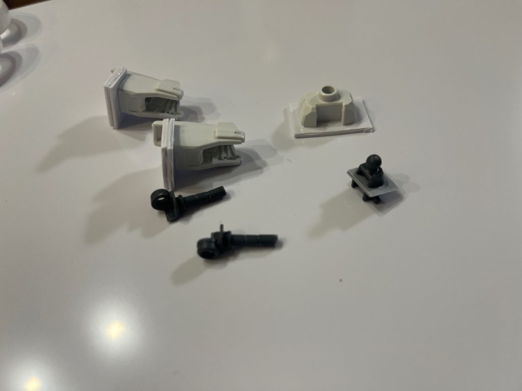 延長したのは首を0.5mm、腰1.5mm、太腿3mm、写真にはないですが肩のパーツも幅を広げてています。