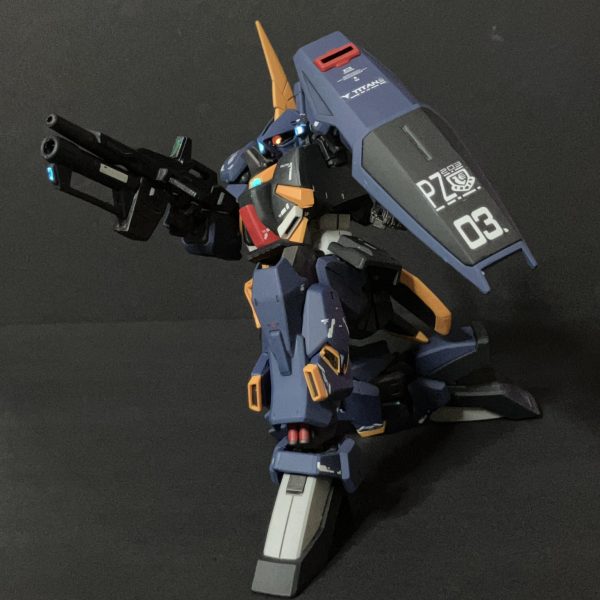 フロントスカートの形状違うの後から気づいてしまった。作り直しました。あとペズン防衛隊デカールなど追加しました。（5枚目）