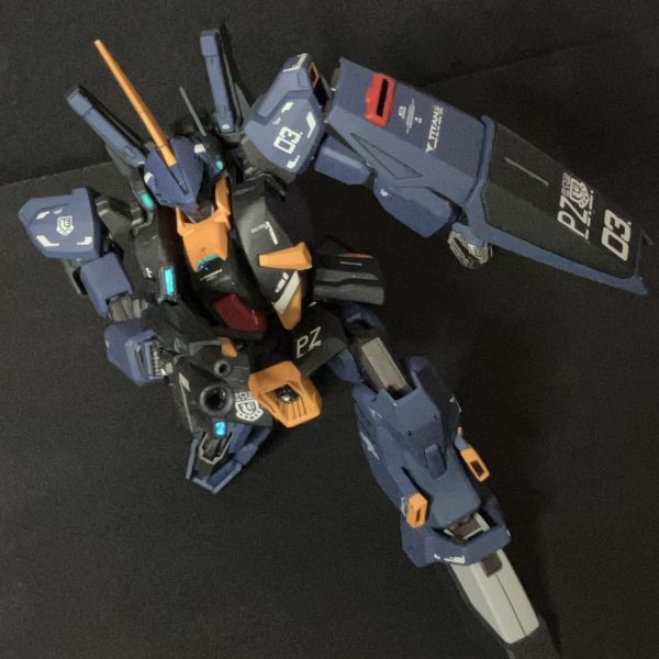 フロントスカートの形状違うの後から気づいてしまった。作り直しました。あとペズン防衛隊デカールなど追加しました。（4枚目）