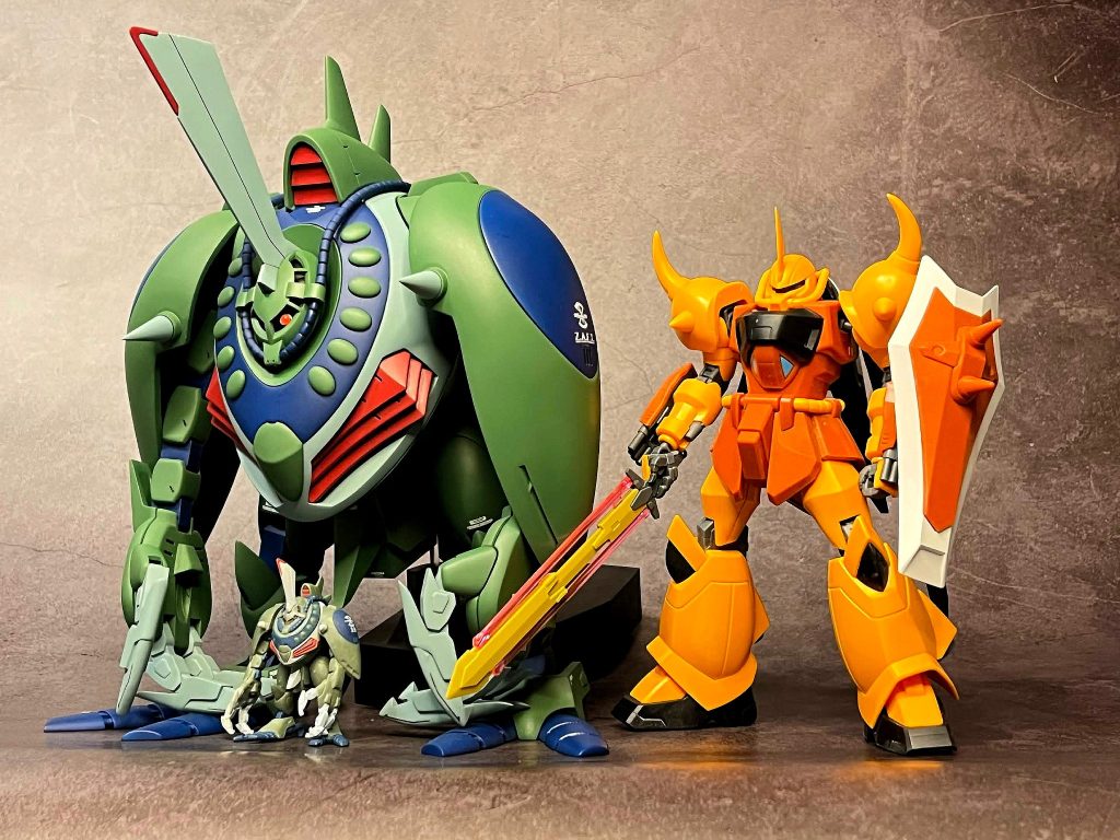 1/144のグフイグナイテッドとモデリングの参考にしたガンダムコレクションのゾノで大きさ比較しました。