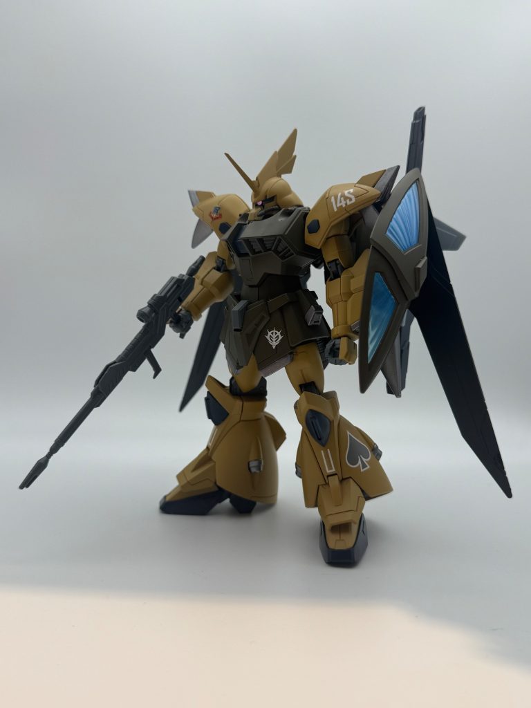 ガンダムデカールのゲルググ用をチョイス！肩の14Sはリアルタイプの箱絵の謎の型式　MS-11 と同じ &nbsp;11 にしたかったけどちょうど合うデカールがなかったので　14Sでスペードマークもぺたり！&nbsp;