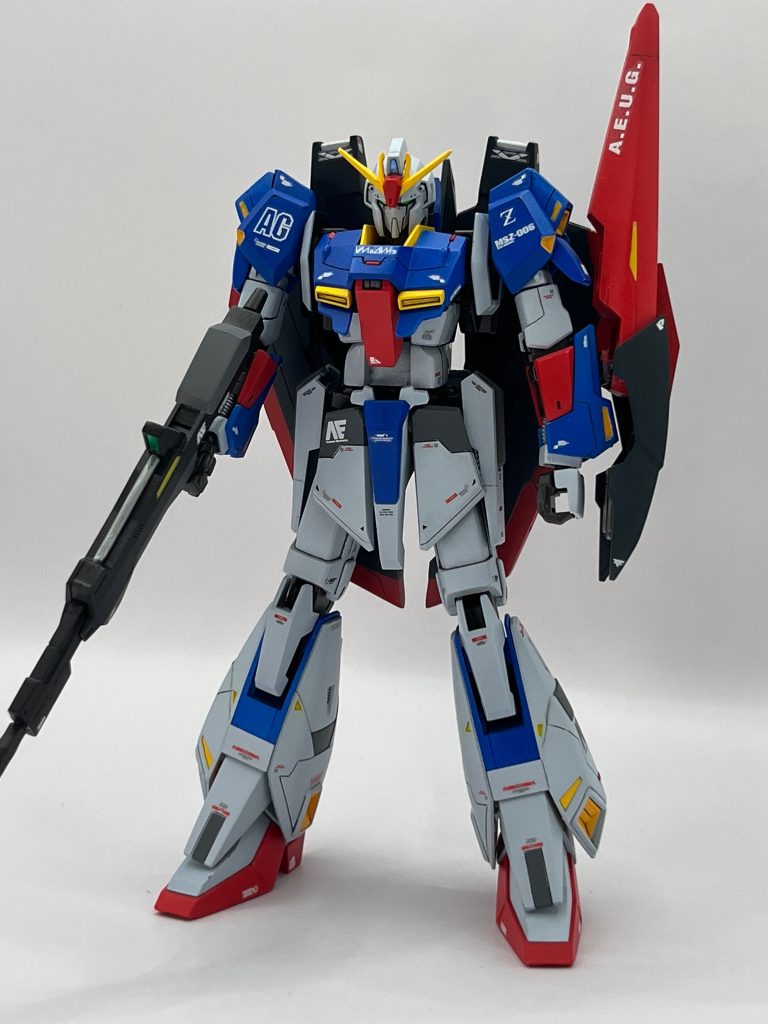 色々手を加えたのでかなり時間がかかりました。雨ばっかりで塗装もできないし。ガンプラ始めて一年と少しで、だいぶできることが増えてきて、成長を実感しています。また次からも満足できる作品作りを目指して頑張ります。&nbsp;