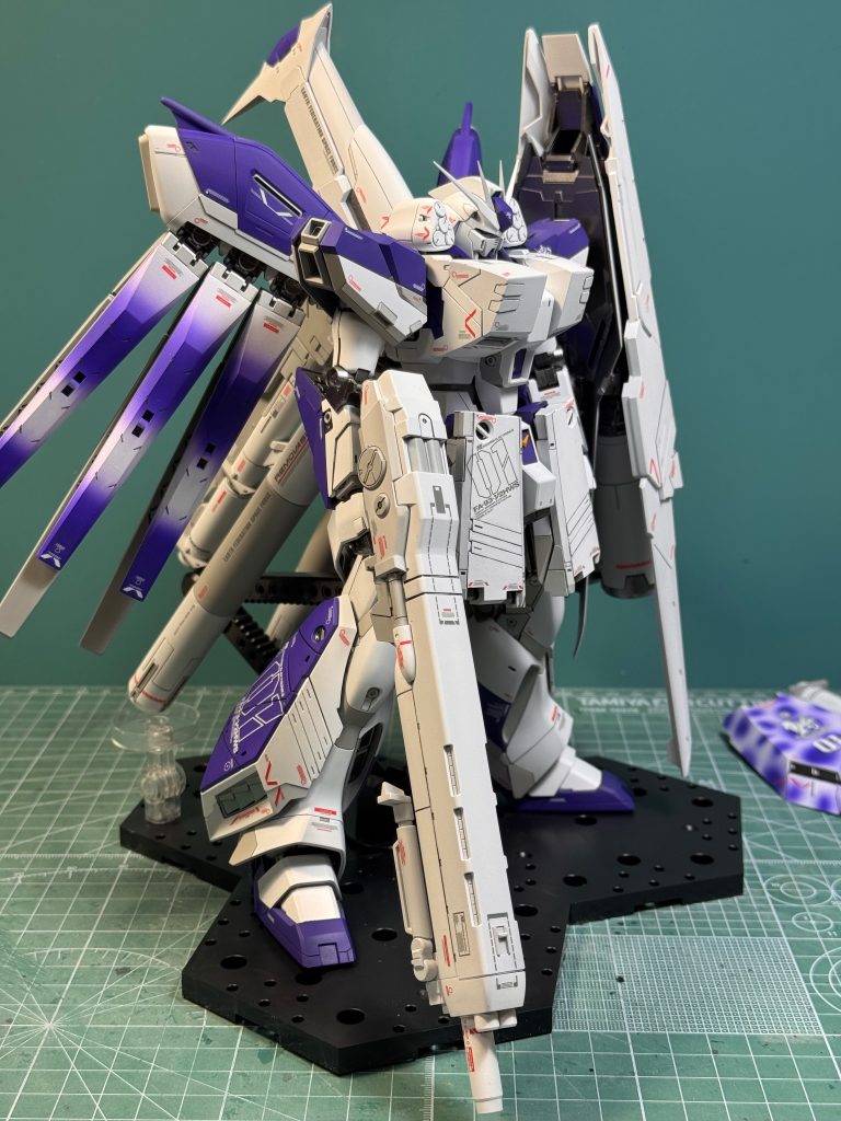 MG HI-νガンダムver K.A. H.W.S. 全塗装–4枚目/制作者：tOshi76