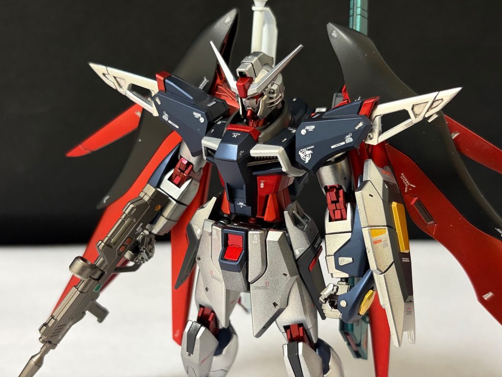 デスティニーガンダムspecⅡ最終決戦風にフレームカラーを変更し、半光沢仕上げでフィニッシュ