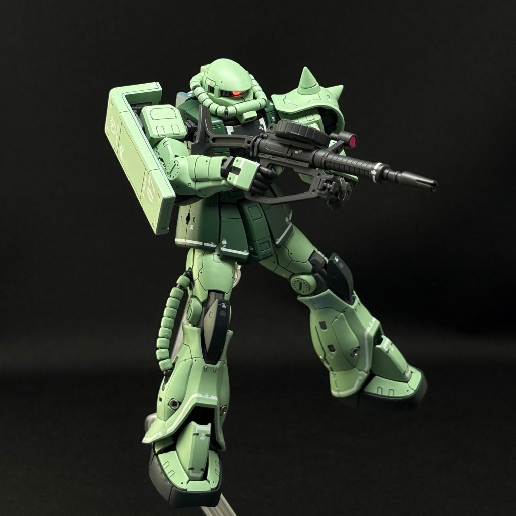 もちろん私も、ザクをはじめジオン系の緑の機体を作ることが多いんですが、「この緑とこの緑、どう組み合わせよう?」って、今でも結構悩みます。だから今回は、自分でも実際に塗りながら、どんな組み合わせがいいのか見てみることにしました。