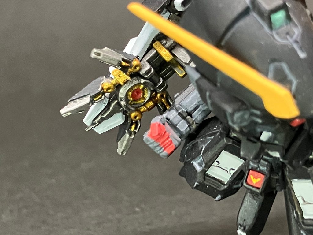 コンポジットシールドブースターの作りも細かい！ついつい色々塗ってしまいました…このパーツが1番色数多いかと思われます