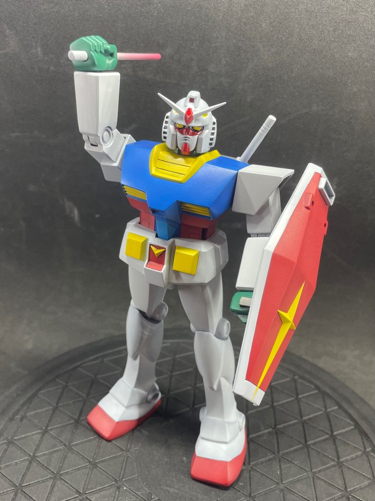 今回は何も足さない、何も引かない、そのままの姿を目指しました。これでまた1/100ガンダムがまた一つ完成しました♪
