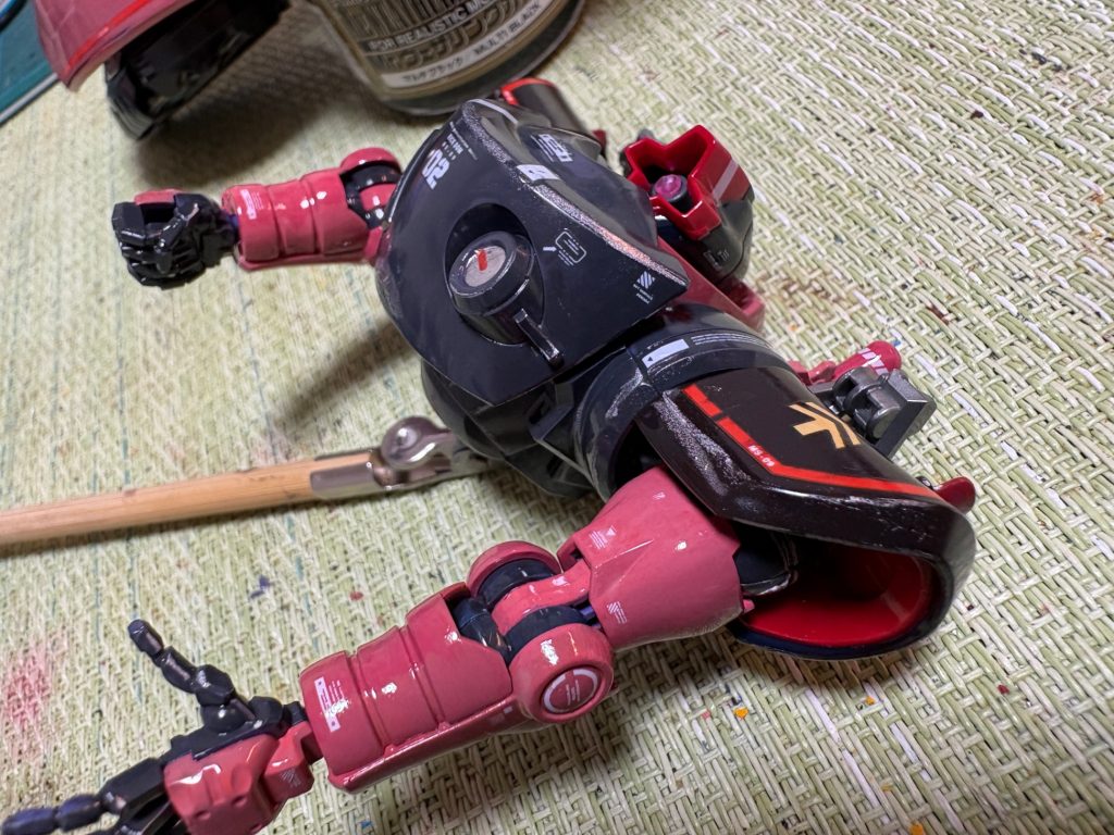デカールを貼ってそれらしく｡