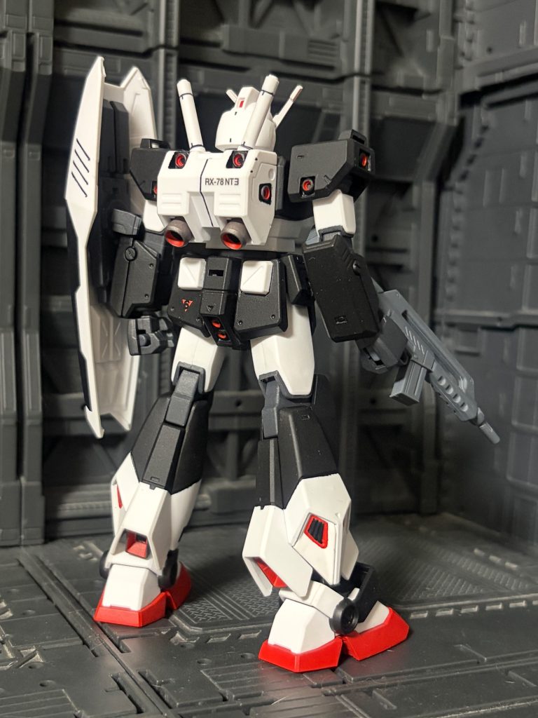 RX-78NT-1アレックスのマイナーバリエーション、これまでのNTシリーズの中でもっとも機体詳細が不明な機体。機体色がRX-78-1プロトタイプガンダムに似ている事からNT-1アレックスのプロトタイプだったのではないかという説やアレックスの後継機開発のためのプロトタイプだったのではという説があるが明確な資料データは無く、いくつかの画像のみが残されている