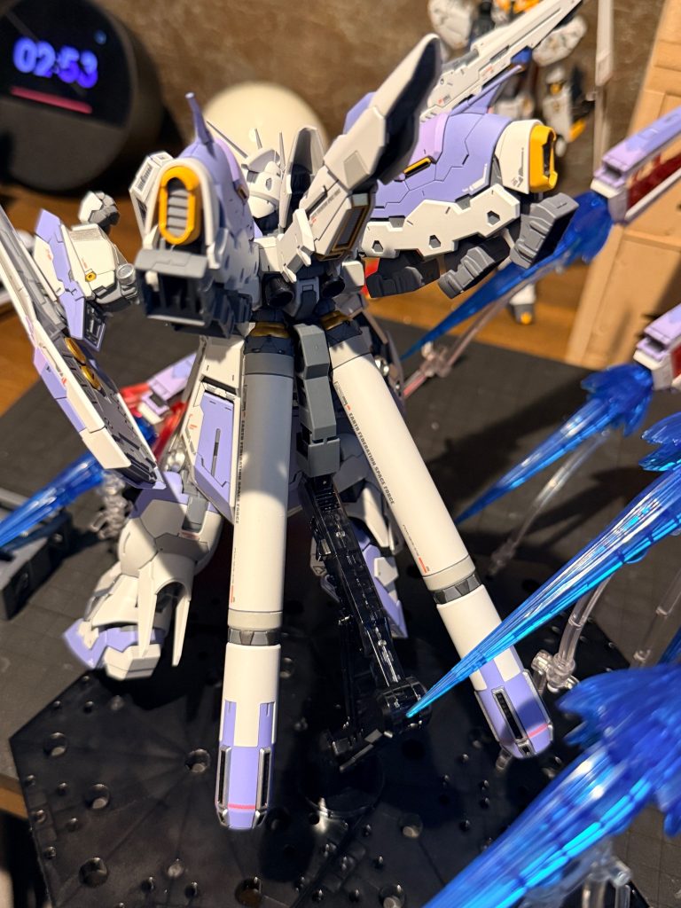 背面。フレームはメカサフライトをベースに、アクセントでスターブライトアイアンをところどころに施し、つや消しにしています。バーニアの内部はブルーのメタリック塗装です。