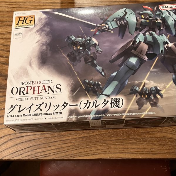 グレイズリッター　カルタ機の製作開始٩( ᐛ )و&nbsp;罪崩しをしていかないと収納が追いつかなくなってきたので、今回も塗装メインで行きま〜す🖌️しかし、せっかくV字陣形と名乗りをしていたのに鉄華団は撃っちゃうんだなぁ、これが　🤣タイトルはカルタ隊の口上面壁九年！堅牢堅固！からのもじりですσ(^_^;)&nbsp;（2枚目）