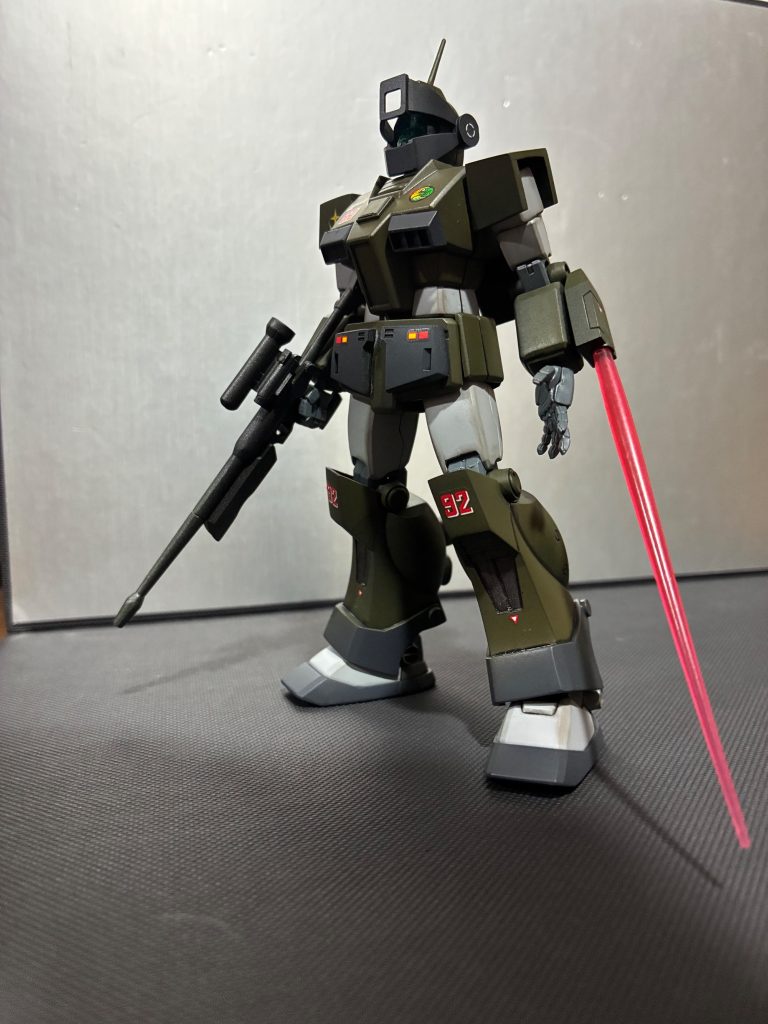左腕のボックス型ビームサーベルも旧キットを流用。