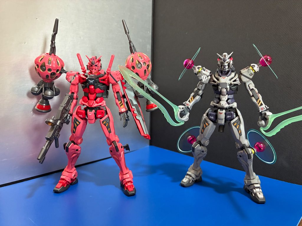 2号機との2ショット。積んでる1号機も早く作って並べたいですね🤤
