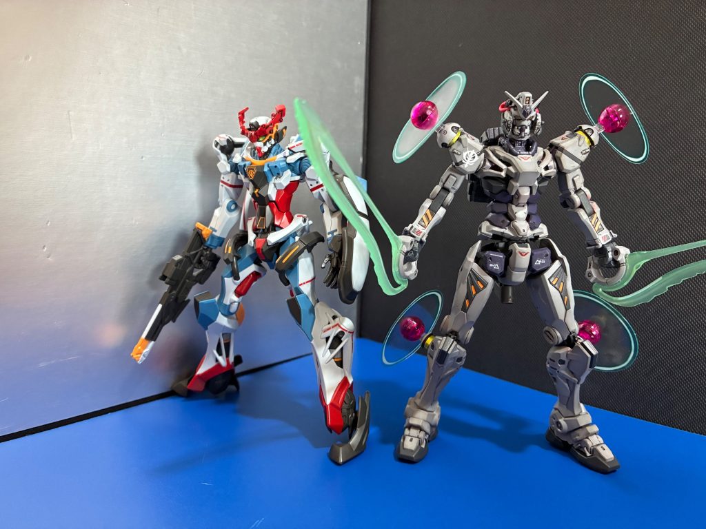 ジークアクスと2ショット。このクオリティのキットが割引販売とは‥。お陰で気軽にミキシングする事ができました。