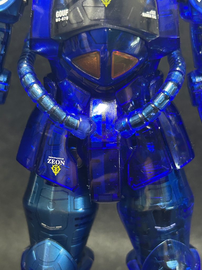 が！腰のダクト接続パーツを紛失(zaku-kao9)しかもガンベ限定品はパーツ注文できない❗️↑知りませんでした…やむなく適当なクリアパーツを削り出して代用。現地改修だからヨシ‼️