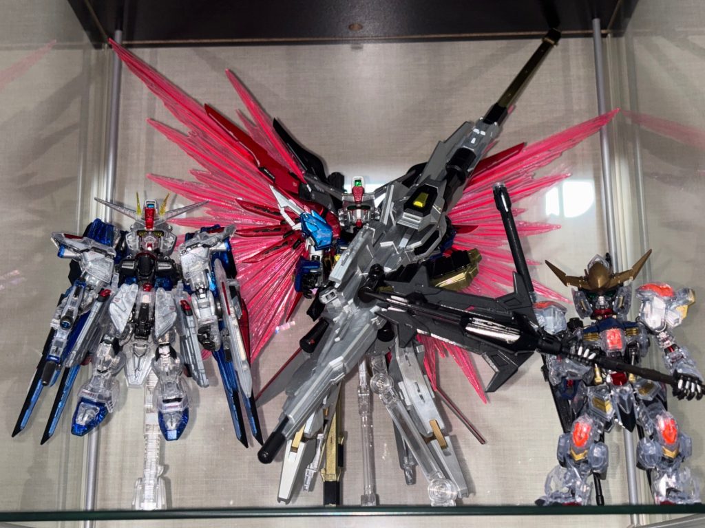 作ったMGSDシリーズで並べてもディスティニーガンダムゼウスシルエット装備は存在感があります。