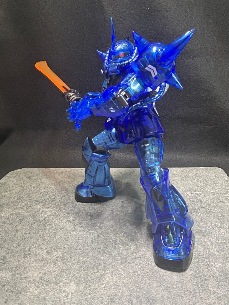 特に脚部の可動シリンダー、肩アーマーの梁がかっこいいですね