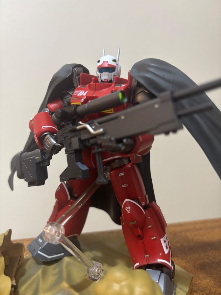 ライフルはリトルアーモリーカラー、アルマイトブラック、パーカーガンメタリック、ガンブルーメタリックで塗り分け。スコープのレンズ部は偏光シールで再現。