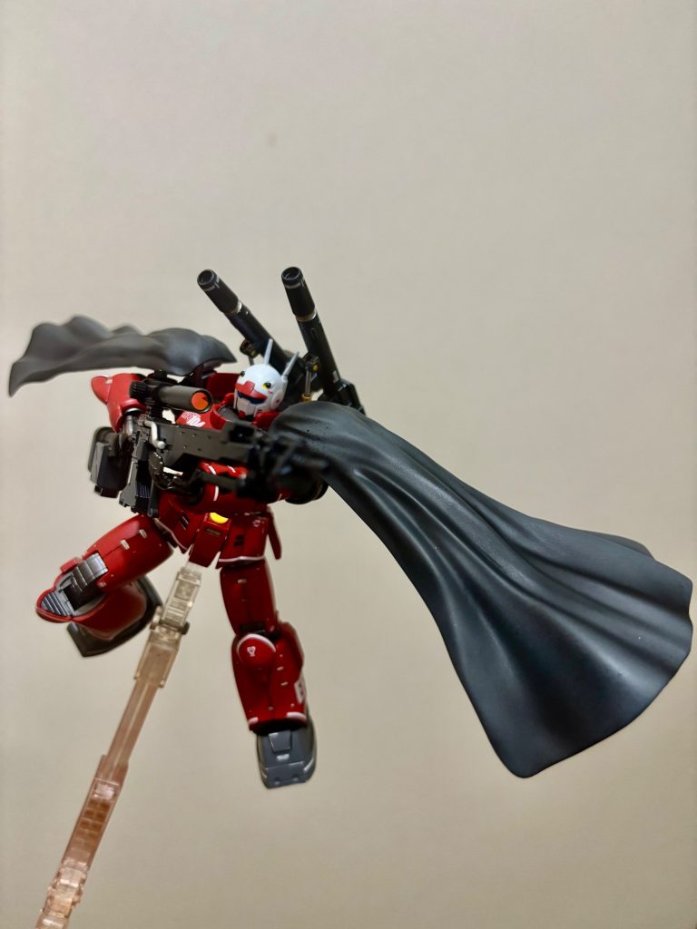 連射型スナイパーライフルに仕様変更。この形態では中間距離戦に特化させてるので、通常のキャノンを装備。イメージ的には飛び上がって上空から狙撃しアムロのRX78を支援します。