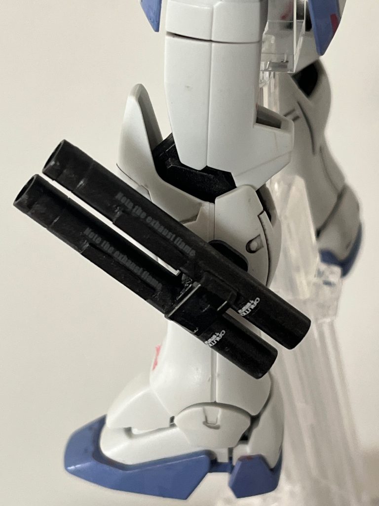 今回はエンディング映像で脹脛に付いてる謎の棒こと、ディスポーザブル・バズを自作してみました。&nbsp;放送当時は今ほど設定が簡単に手に入らなかったので、映像のなかに出てくるヘキサ頭とか足の甲の色とかを見て、なにあれなにあれ？？と混乱していた小学生のわたくし。情報不足ゆえの渇望感で当時は放送を食い入るように見ていた気がしますね。（ちなみにさっき見返してみたらエンディングの映像だと一対しか足に付いていないんですね...）&nbsp;MG コア・ブースター 