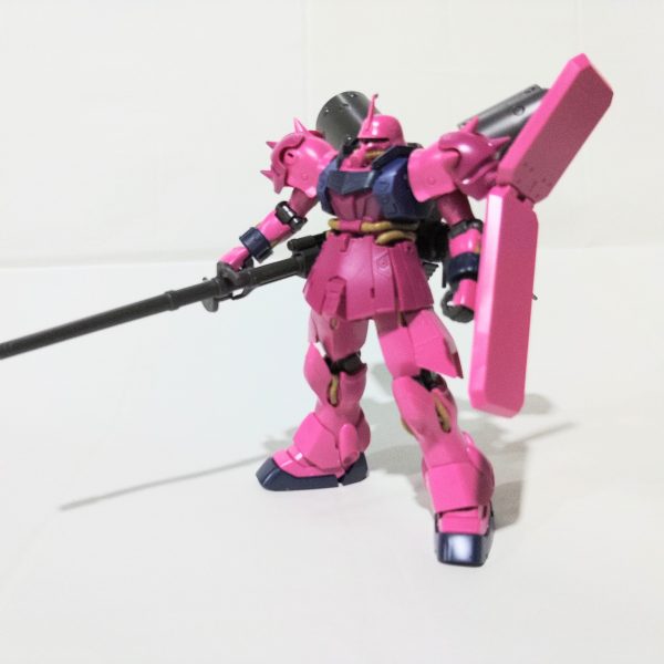 ギラ・ズール　アンジェロ機をストレート組してみた10月10日のナガノモデラーズ展示会に向けて1人展示テーマ『ネオジオンの赤』をやろうと色々と製作中なのだが、ギラドーガ重装型をたまたま入手できてしまったので並べたくなって、展示会とは関係なく作成することにする気になるポイントとしては、親衛隊機にしては姿勢が悪くないか？というところと、バックパックの２つの巨大タンクのシールドパーツが一体化しているのでこれはなんとかしたい(ギラドーガ重装型、サイコドーガ、ギラ・ズールなど並べてニヤニヤしたいところではある)&nbsp;しかし先に展示会用のR・ジャジャ、キュベレイマーク２、ナイチンゲールが控えているのでこちらはおいおい手をいれていきたいところ（2枚目）