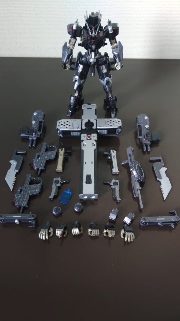 付属品一覧。全部でで10丁の銃を作りました。押入れのマウンテンサイクルから大量に発掘した銃を在庫処分感覚で使いました。