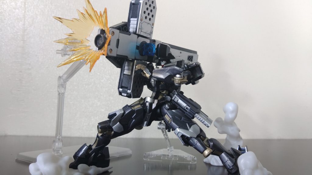 「ヘヴィ・パニッシャー　ランチャーモード」ヘヴィ・パニッシャーの反対側銃身はロケット・ランチャーになっており、1発で敵拠点を消し飛ばす破壊力がある。