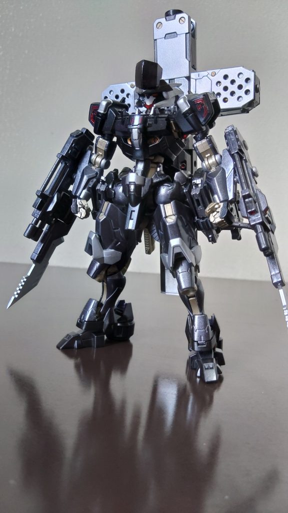 「ガンダムルブリス・クロスガンズ　フルアームズ」全ての銃を装備した特攻形態。主に拠点制圧と大型の機体を相手にするときに使用される。重量が倍以上になるのであまりポージングさせたくないです。
