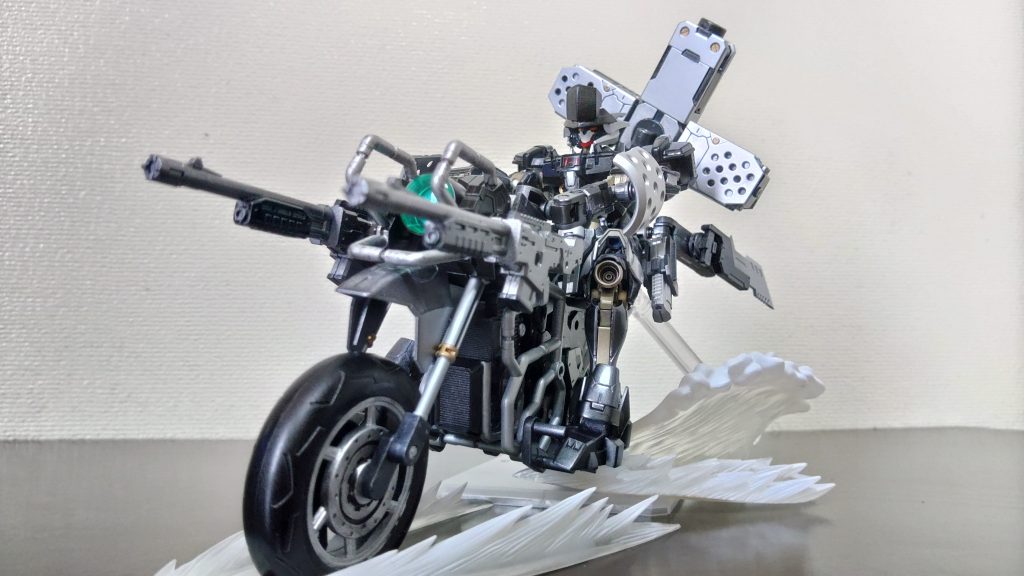 乗車！乗ってる姿はまさしく獲物を追う狩人！乗ってるやつの背中の武器が滅茶苦茶重いので乗せるのがすごく大変。