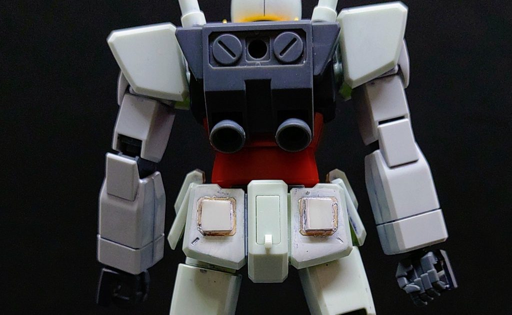 腕はリバイブverの陸戦型ガンダムから移植後ろのヘリウムブロックを削って、プラ板を接着※塗装間に合いませんでした...